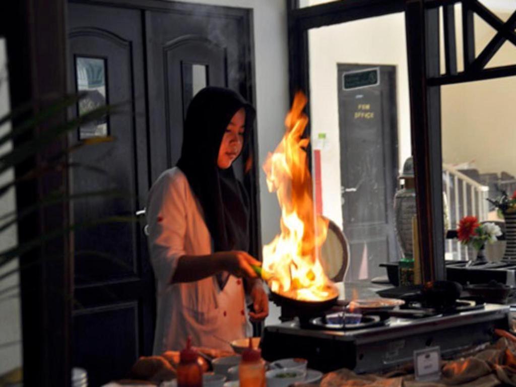 Yusro Hotel Restaurant & Convention Jombang Екстер'єр фото