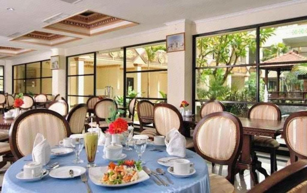 Yusro Hotel Restaurant & Convention Jombang Екстер'єр фото