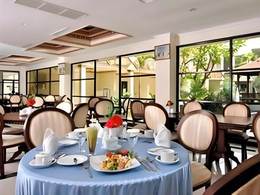 Yusro Hotel Restaurant & Convention Jombang Екстер'єр фото