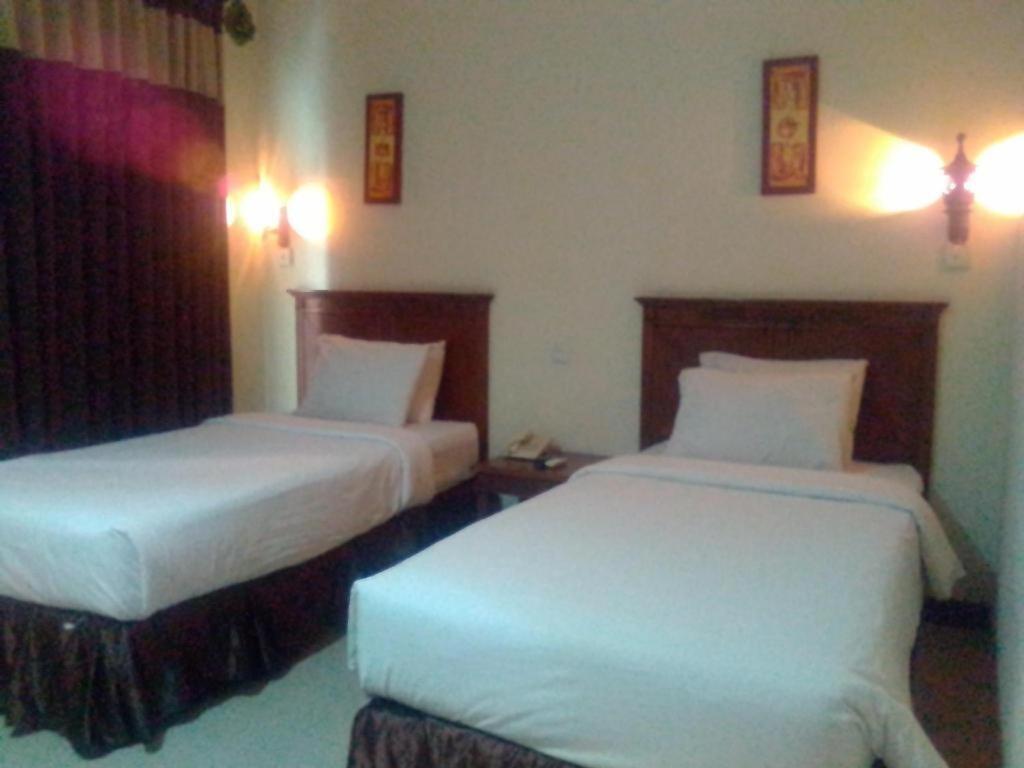 Yusro Hotel Restaurant & Convention Jombang Екстер'єр фото