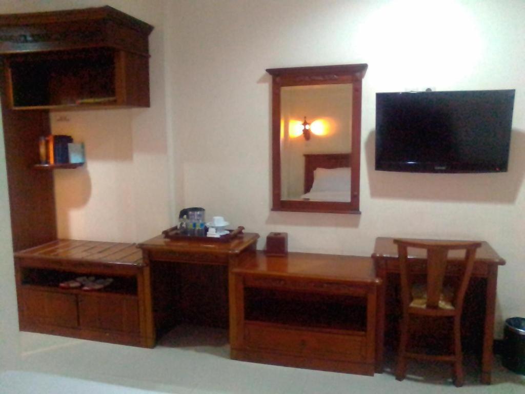 Yusro Hotel Restaurant & Convention Jombang Екстер'єр фото