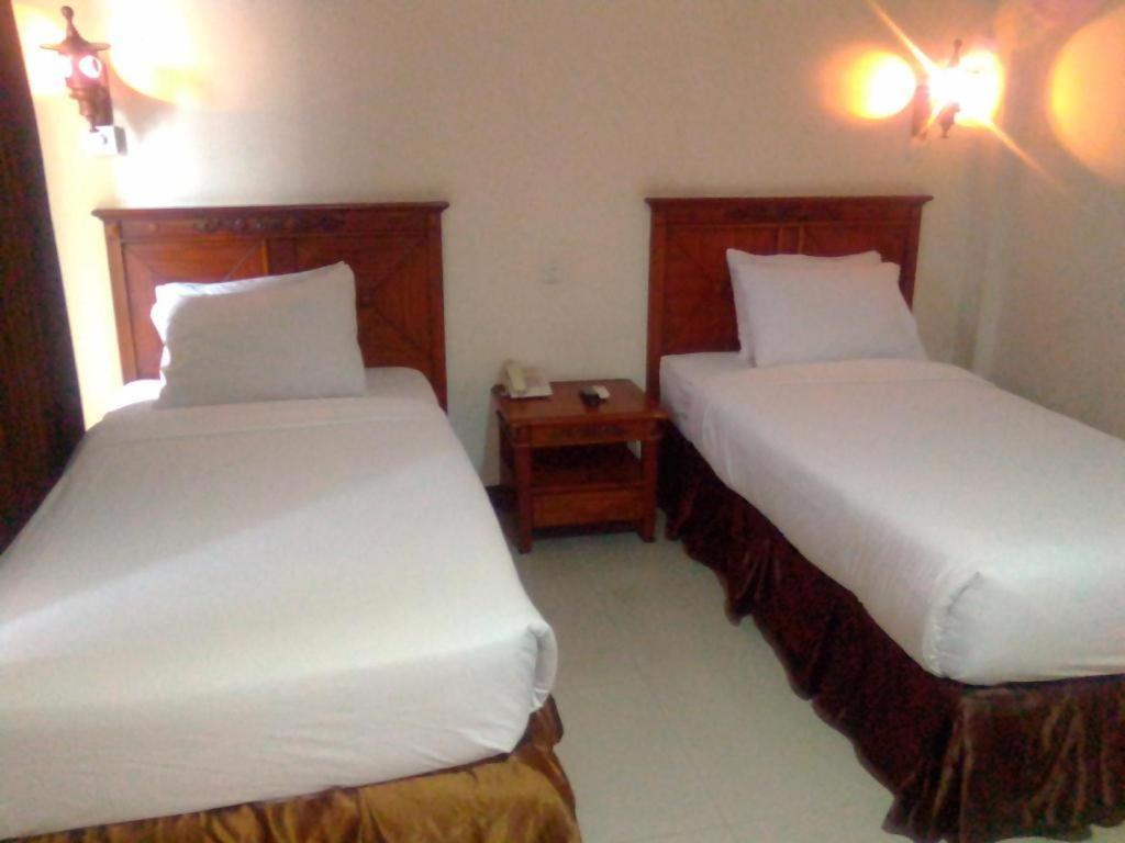 Yusro Hotel Restaurant & Convention Jombang Екстер'єр фото