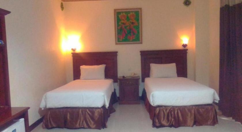 Yusro Hotel Restaurant & Convention Jombang Екстер'єр фото