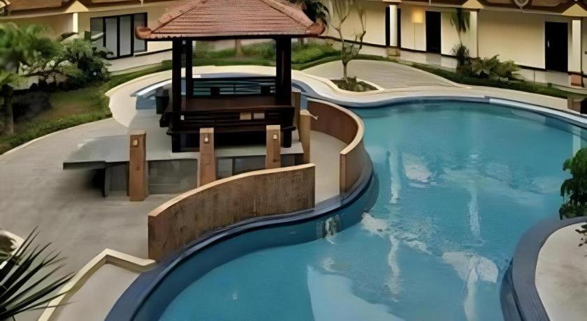 Yusro Hotel Restaurant & Convention Jombang Екстер'єр фото