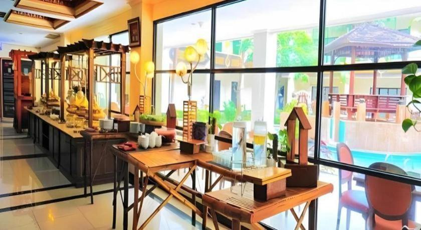 Yusro Hotel Restaurant & Convention Jombang Екстер'єр фото