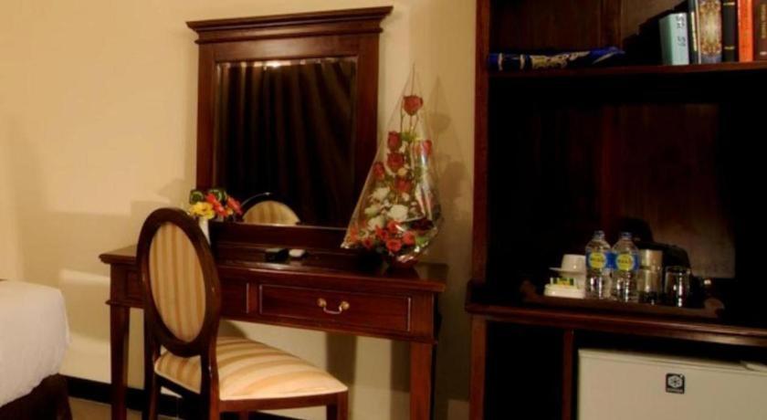 Yusro Hotel Restaurant & Convention Jombang Екстер'єр фото
