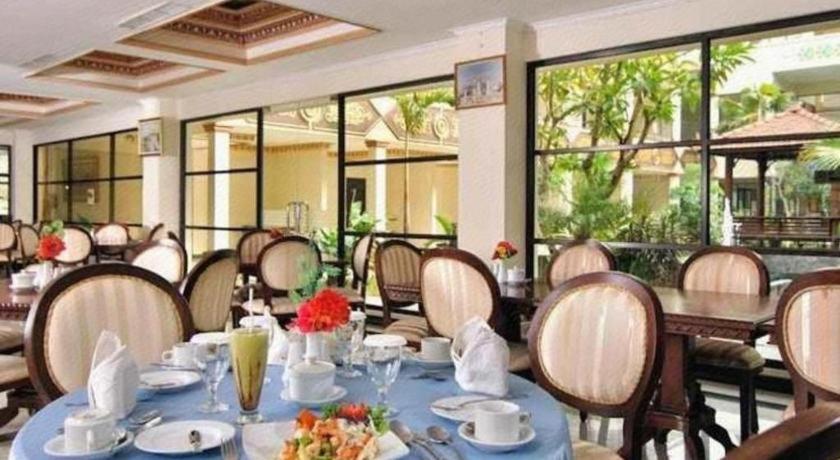 Yusro Hotel Restaurant & Convention Jombang Екстер'єр фото