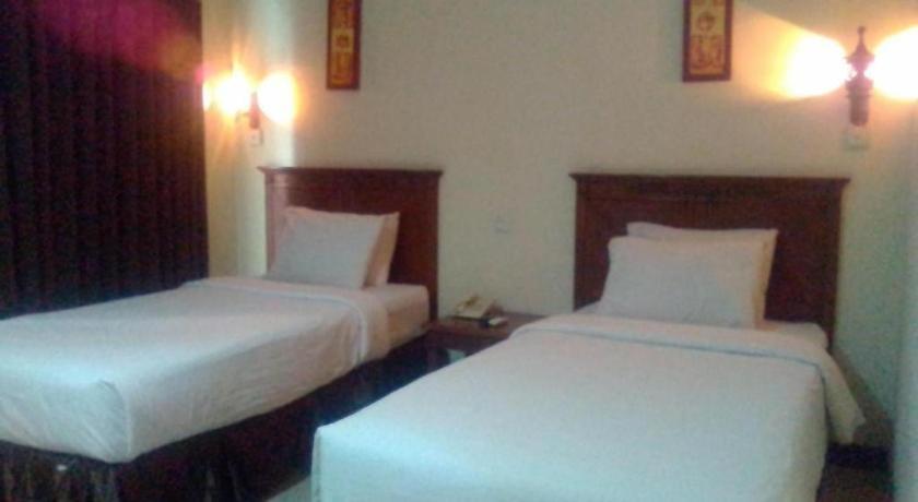 Yusro Hotel Restaurant & Convention Jombang Екстер'єр фото